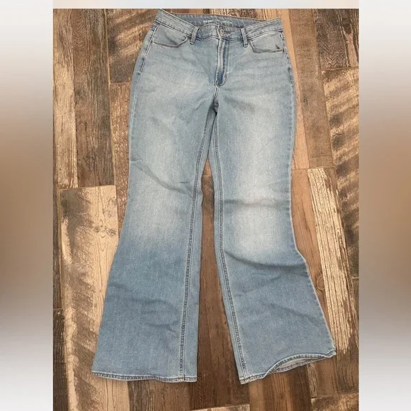Old Navy ‘High Rise Wow Flare’ Light Wash Size 10 - Picture 3 of 3